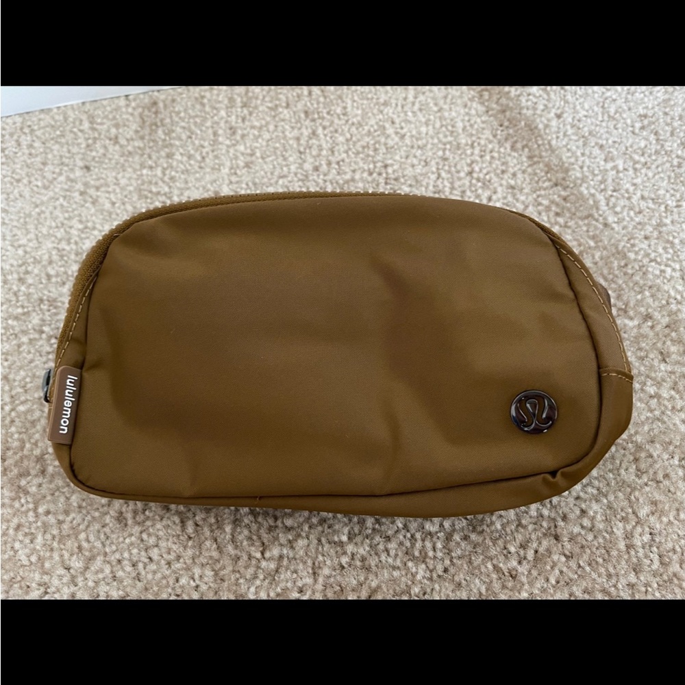 BNWT Lululemon Everywhere Belt Bag - Burnt Caramel